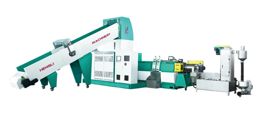 Plastic recycling machine